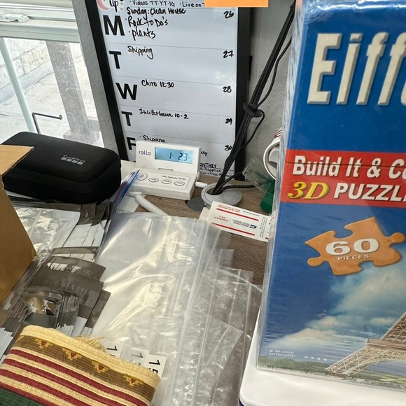 Go! Eiffel Tower 3D Puzzle Build 60 Pieces New Sealed Made in USA - Picture 2 of 2